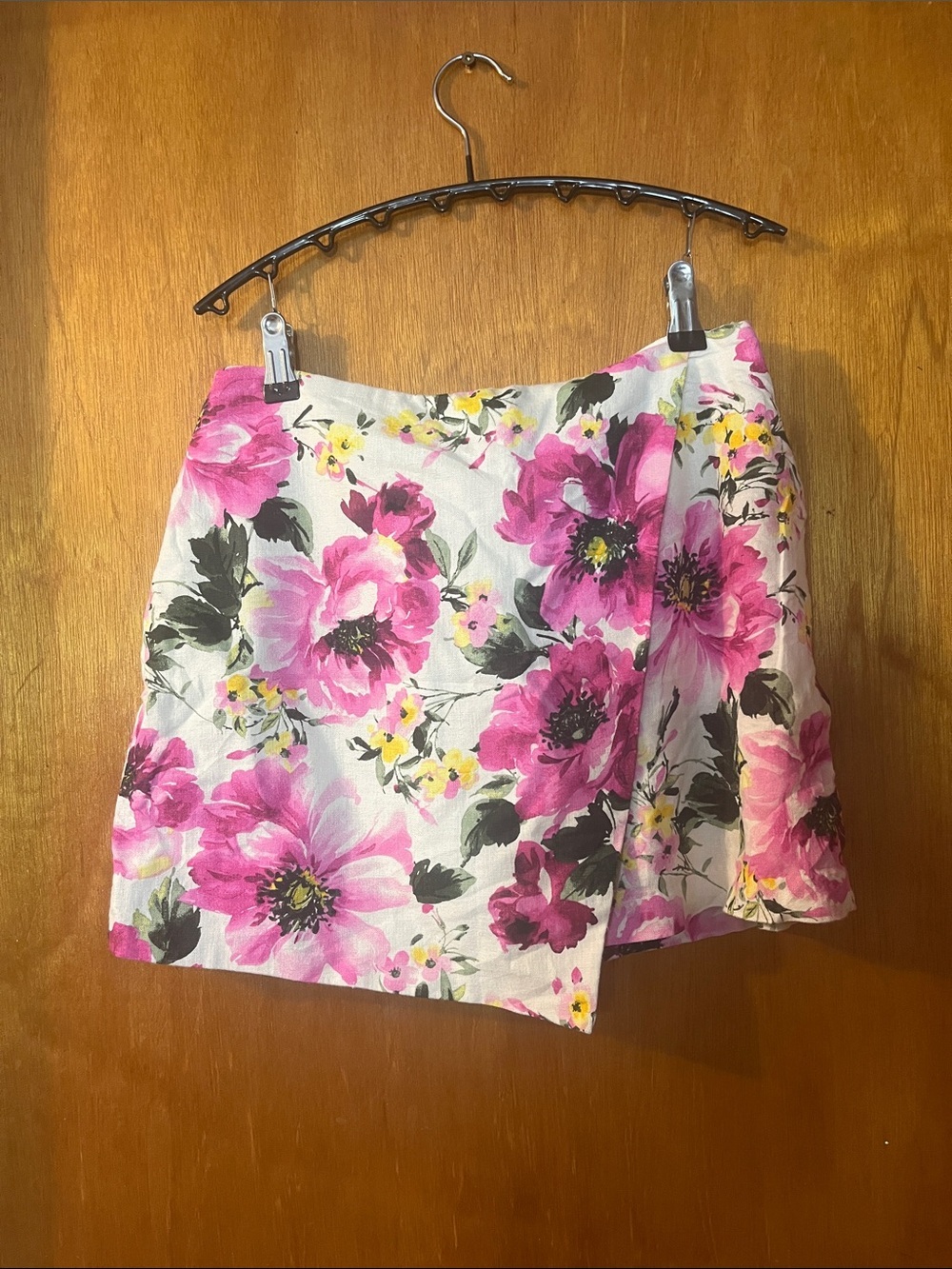 Woman’s Abercrombie & Fitch Pink Floral Wrap Skort Small